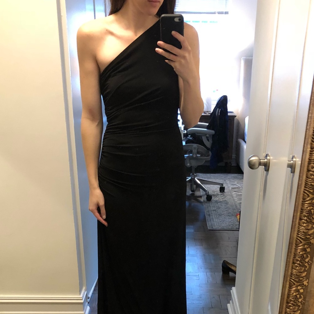 Laundry by Shelli Segal gown